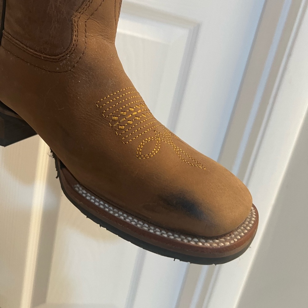 Stylish Brown Western Cowboy Boots - Embroidered Floral Design - Picture 7 of 12